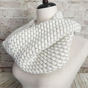 Calvin Klein chunky knit cowl scarf